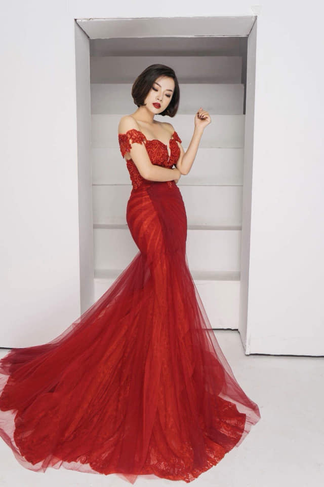 Cũng theo Thùy Victory cho biết, chuyện của cô và thái tử Malaysia chưa có một sự quá giới hạn nào giữa hai người, chỉ là những chào hỏi xã giao theo phong tục nước ngoài những cái ôm hay hôn vào má chào hỏi.