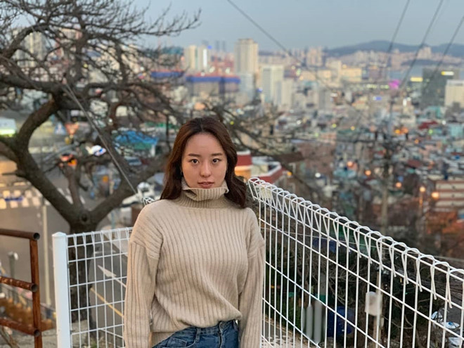 Nữ phóng viên 27 tuổi rất thích đi du lịch khắp nơi trên thế giới, song công việc bận rộn khiến cô không có nhiều thời gian dành cho sở thích này.