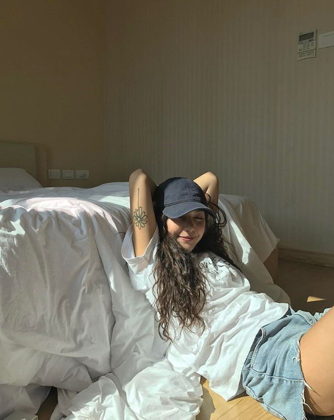 Quách Ý Nhi là mẫu hình hot girl cá tính và vô cùng ngầu khi đăng ảnh "giường chiếu" của mình.