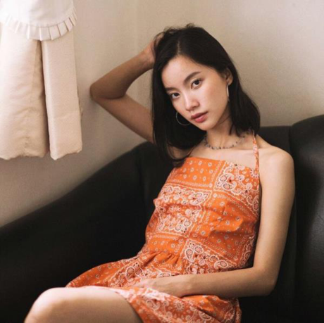 Nhờ nhan sắc và vẻ đẹp nhẹ nhàng của mình Jularat đang sở hữu 111.000 người theo dõi mình trên trang cá nhân và nằm trong nhóm những gương mặt trẻ được nhiều người chú ý nhất tại Thái Lan. Ảnh trong bài: Instagram nhân vật.