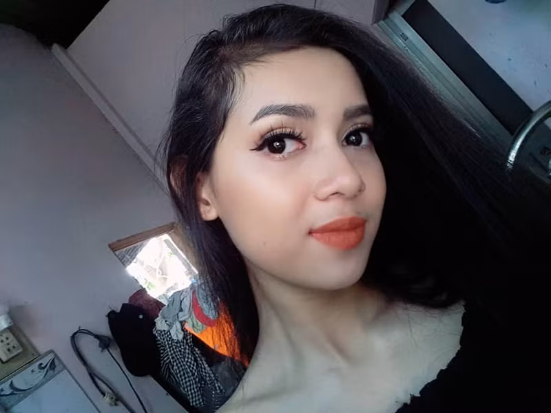 Thu Hà cũng được mời làm mẫu ảnh cho khá nhiều nhãn hàng và studio. Hà nói, sở thích của mình là ca hát, sở trường là diễn xuất, biểu cảm thần thái trước ống kính.