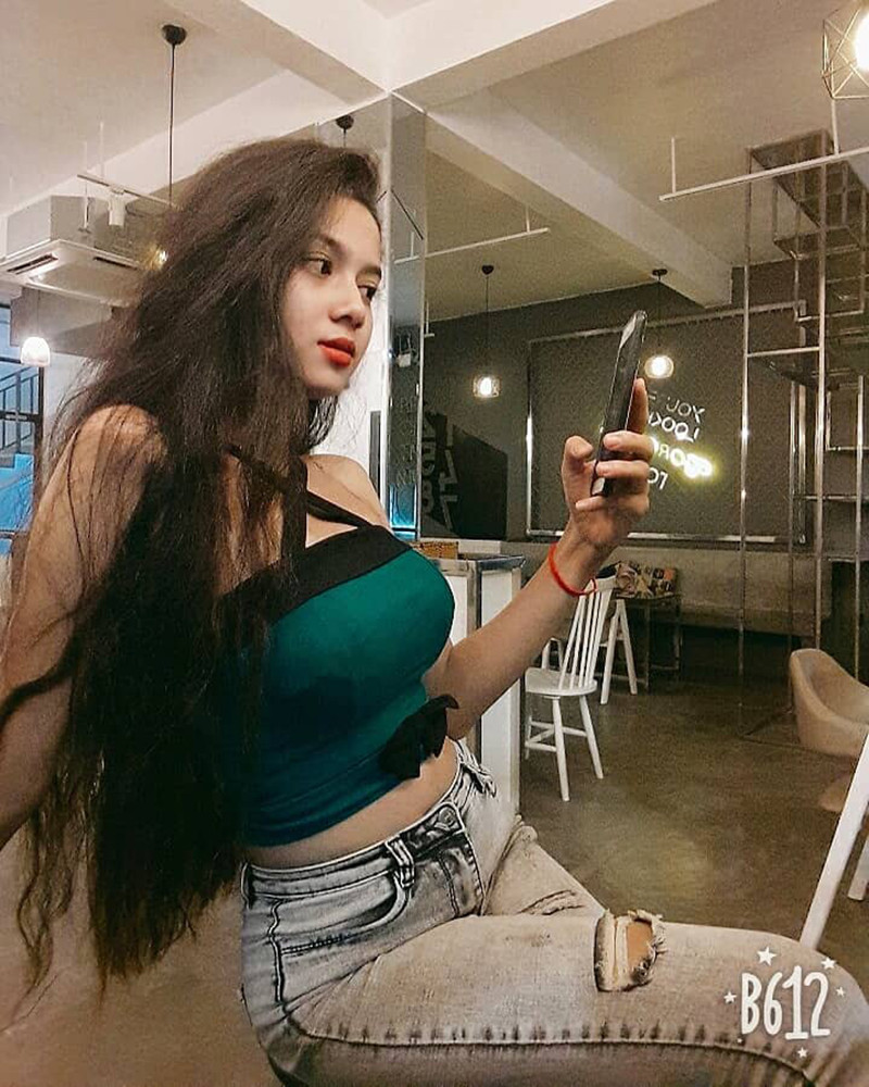 Thu Hà sở hữu chiều cao 1m63 và cân nặng 43kg. Vóc dáng khá lý tưởng đã được nữ streamer này tận dụng để diễn xuất trước ống kính.