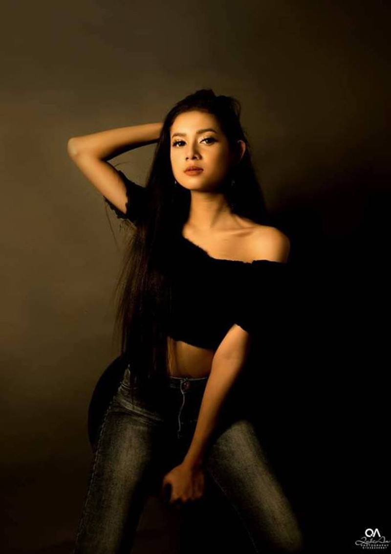 Điều may mắn của mọi cô gái là sở hữu gương mặt ưa nhìn, tuyệt vời hơn khi có những nét lai Tây Chưa bàn đến chuyện có xinh đẹp xuất sắc hay không, nhưng chỉ cần những tiêu chuẩn trên thôi là đã có hàng vạn người theo chân. Đó cũng là trường hợp của nữ streamer dân tộc vừa qua được CĐM theo dõi và lượng follow tăng lên đáng kể.