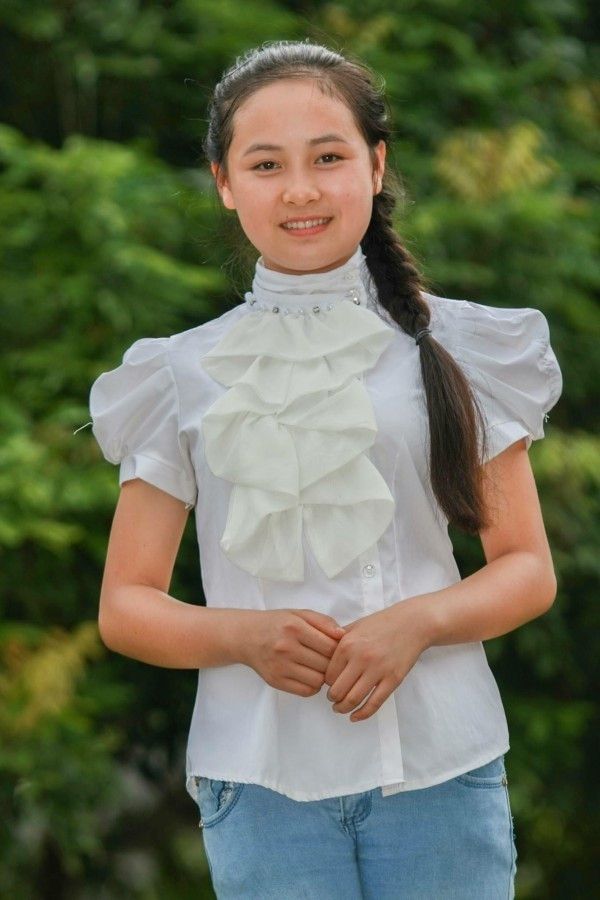 Tưởng chừng bức ảnh so sánh trên của Khánh Huyền chỉ mang tính chất vui vẻ nhưng nữ sinh đại học này lại không ngờ được rằng CĐM lại chú ý và tìm đến trang cá nhân của mình.