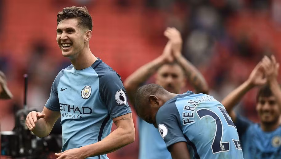 Tài năng, vững chắc và đặc biệt là khả năng không chiến cực tốt là những ngôn từ mà giới chuyên môn dành cho John Stones. Chính bởi những phẩm chất cực tốt này, khiến Man City buộc phải bỏ ra số tiền 50 triệu Euro để sở hữu cựu trung vệ của Everton.