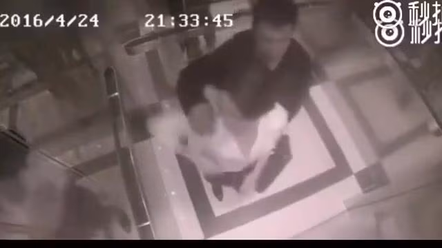 Đặc biệt trong thang máy vào những giờ vắng người là thời điểm mà những kẻ biến thái hay hoạt động và "con mồi" chính mà chúng ngắm vào là phụ nữ và trẻ nhỏ.