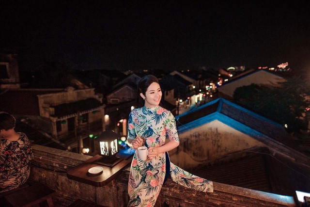 Và bây giờ, cô trở thành một hoa hậu xinh đẹp