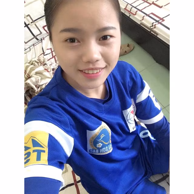 Trở về CLB Than KSVN, Hoàng Quỳnh là trụ cột, được đánh giá cao ở tư duy chiến thuật và kỹ thuật khéo léo. Cô vừa thi đấu tốt tại lượt đi giải nữ quốc gia 2015 diễn ra tại TP HCM. Ảnh: FBNV.