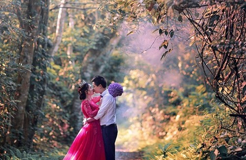 Được biết, Đoàn Nguyên là bạn thân của anh họ Hà Ngần. Sau 3 năm làm quen và tìm hiểu, họ chính thức tiến tới cuộc sống hôn nhân. Ảnh sử dụng trong bài: Hyna Nguyễn.