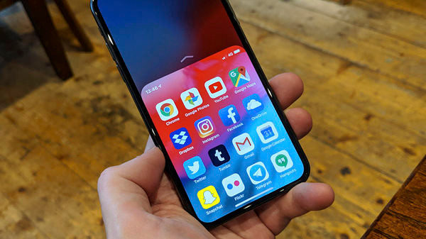 Thoi quen cam dien thoai cho biet dieu gi ve tinh cach ban?