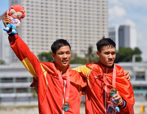 Ban tin SEA Games 28 toi 11/6: VDV VN chay chan dat