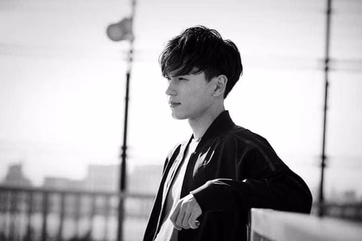 Bức ảnh đời thường hiếm hoi của Takumi Minamino.