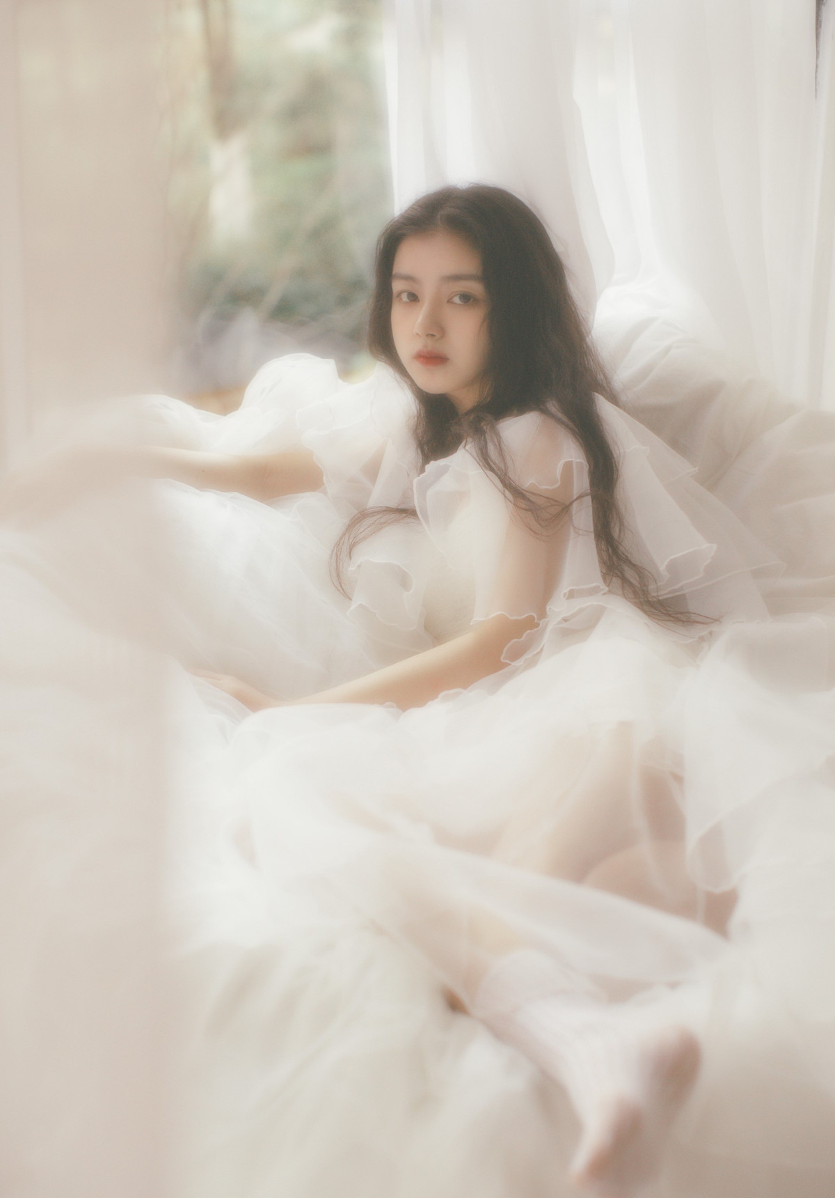 Nữ sinh Trung Quốc được nhắc tới đó là Từ Dĩnh, sinh năm 1996 đến từ thành phố Thường Châu, tỉnh Hồ Nam (Trung Quốc). Cô bạn này vừa tốt nghiệp Học viện sư phạm số 1 Hồ Nam cách đây không lâu.