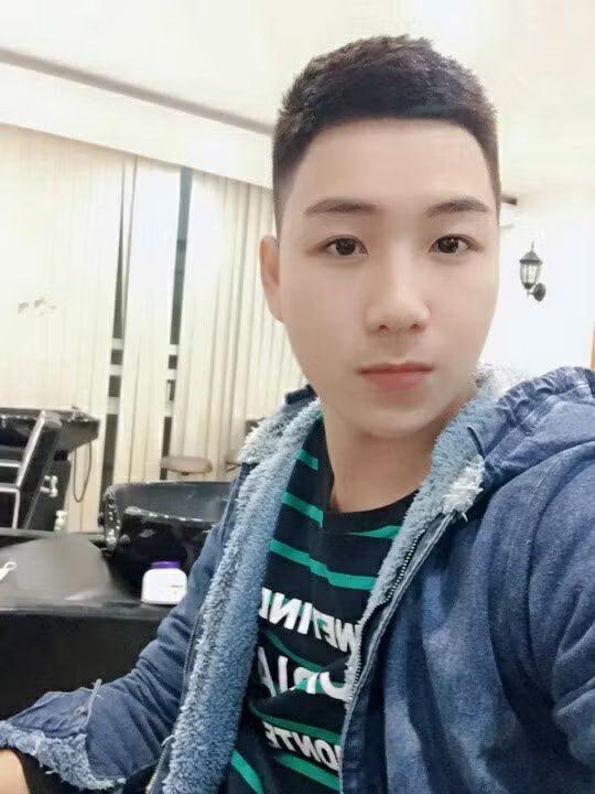 Cùng ngắm nhìn những bức ảnh của người thầy giáo trẻ tại Hải Phòng - Trần Khắc Việt đẹp trai chẳng kém cạnh gì ngôi sao điện ảnh Hàn Quốc. Ảnh sử dụng trong bài: Facebook nhân vật.