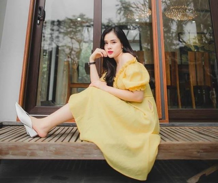 Huyền Trang sinh năm 1996 sở hữu chiều cao 1m73 cùng số đo ba vòng 84-63-91 cm. Người đẹp tiết lộ không được gia đình và Trọng Đại ủng hộ đi thi sắc đẹp nhưng vẫn quyết tâm theo đuổi ước mơ của mình. Ảnh: FBNV