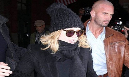 Peter luôn theo sát Adele trong mọi sự kiện.