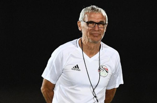 Hector Cuper đã chứng minh với thế giới rằng ông chưa hết thời khi hiên ngang đưa tuyển Ai Cập trở lại sân chơi World Cup sau 28 năm. Truyền thông Ai Cập không thích Cuper vì cho rằng lối đá phòng thủ của đội quá tiêu cực. Nhưng với Cuper, ông chỉ cần sự hiệu quả.