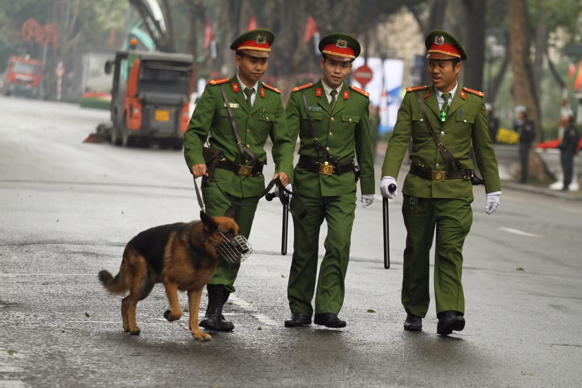 Rất nhiều phương án bảo vệ đã được đưa ra để phục vụ tốt nhất Hội nghị thượng đỉnh Mỹ-Triều. Chó nghiệp vụ liên tục đi tuần tiễu để đảm bảo an ninh.