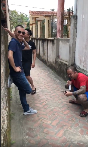 Chỉ ít giờ sau, trang fanpage của chủ nợ đã có lượng người truy cập đáng kể và thậm chí còn tăng đến mức chóng mặt. Không ít người đã ấn nút like để theo dõi những diễn biến vụ việc.