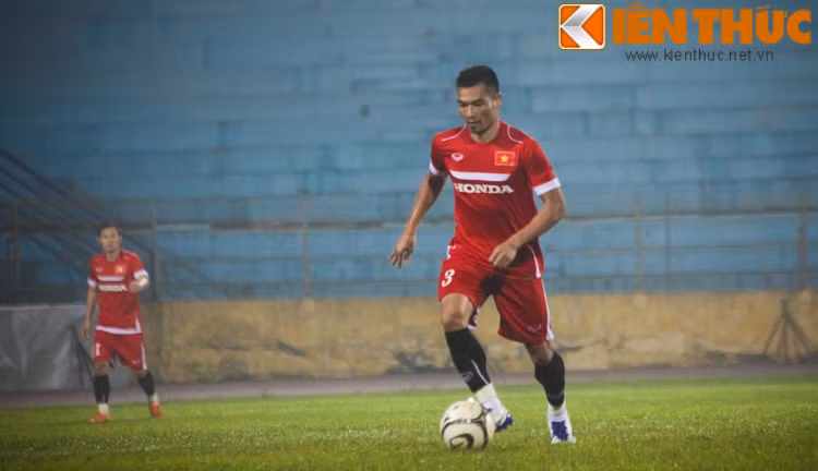 Nhờ sự cầm nhịp rất tốt của bộ đôi Xuân Trường và Tuấn Anh, các cầu thủ ĐT Việt Nam vẫn là người nắm thế trận trên sân.