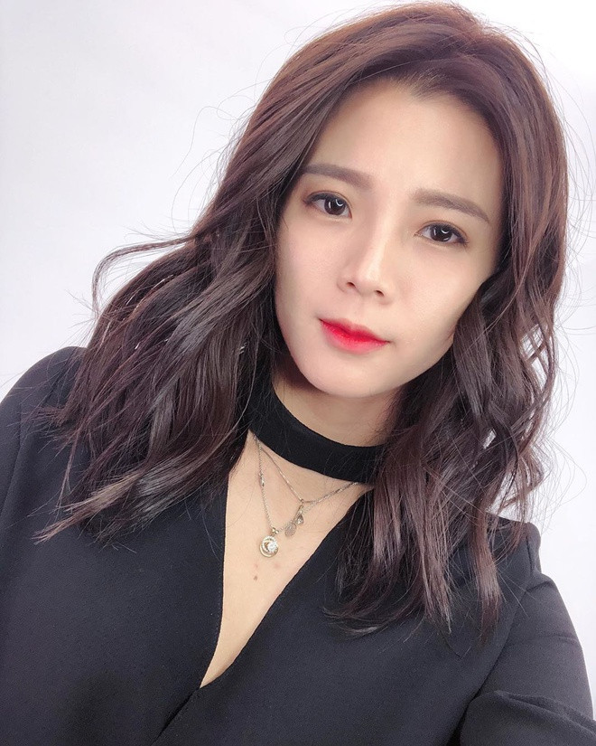 Trên trang cá nhân, Ying có lượng người hâm mộ đông đảo nhờ thành tích và nhan sắc xinh đẹp.