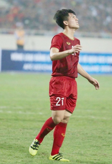 Trung vệ đội tuyển U23 Việt Nam là Đình Trọng mới trở lại sau chấn thương nhưng vì cuộc chiến với U23 Thái Lan hết sức quan trọng, nó ảnh hưởng trực tiếp tới tấm vé vào VCK U23 châu Á nên HLV Park phải đưa anh vào sân.