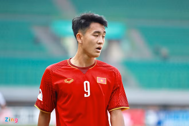 Xuân Tú sở hữu một khuôn mặt cực điển trai thư sinh, ưa nhìn. Chàng tiền vệ 19 tuổi còn tự nhận mình là "đại sứ nụ cười" của đội tuyển U23 Việt Nam, sinh ra đã có nụ cười cực đẹp.