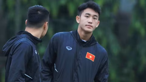 Xuân Tú sinh năm 1999 và sở hữu chiều cao 1m78. Cầu thủ xuất thân từ lò PVF và hiện trong biên chế của CLB Hà Nội.