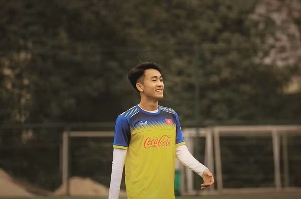 Khả năng chuyền bóng, giữ bóng, tạt và những cú sút của Lê Xuân Tú giúp cầu thủ này hứa hẹn sẽ là một cầu thủ tài năng trong tương lai.