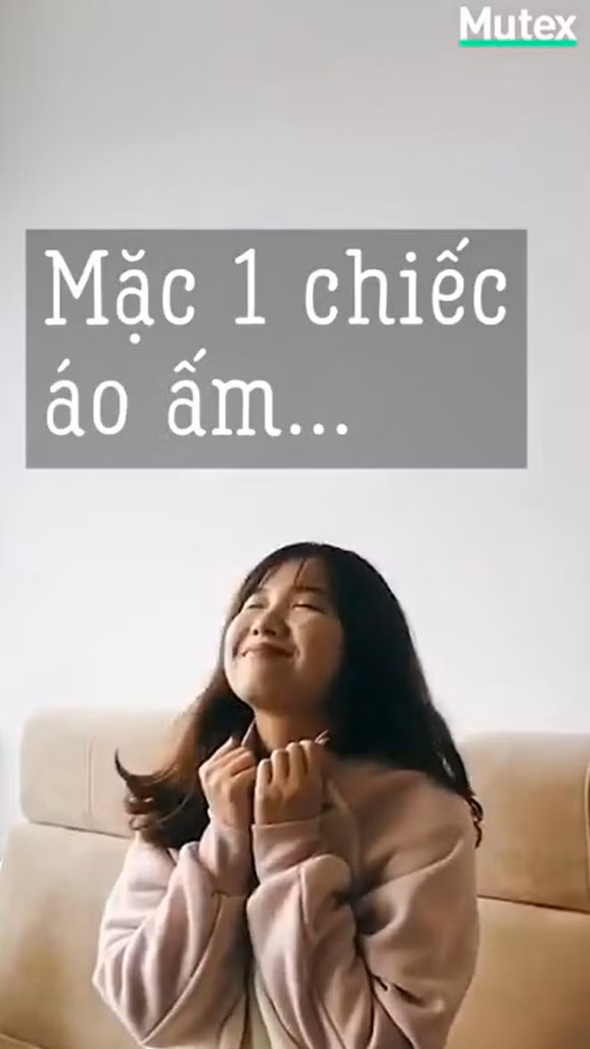 Mùa đông Hà Nội còn cho các bạn trẻ một đặc quyền khác đó là có thể thoải mái diện những chiếc áo ấm cực đẹp mà nhiều người phải ngắm nhìn.