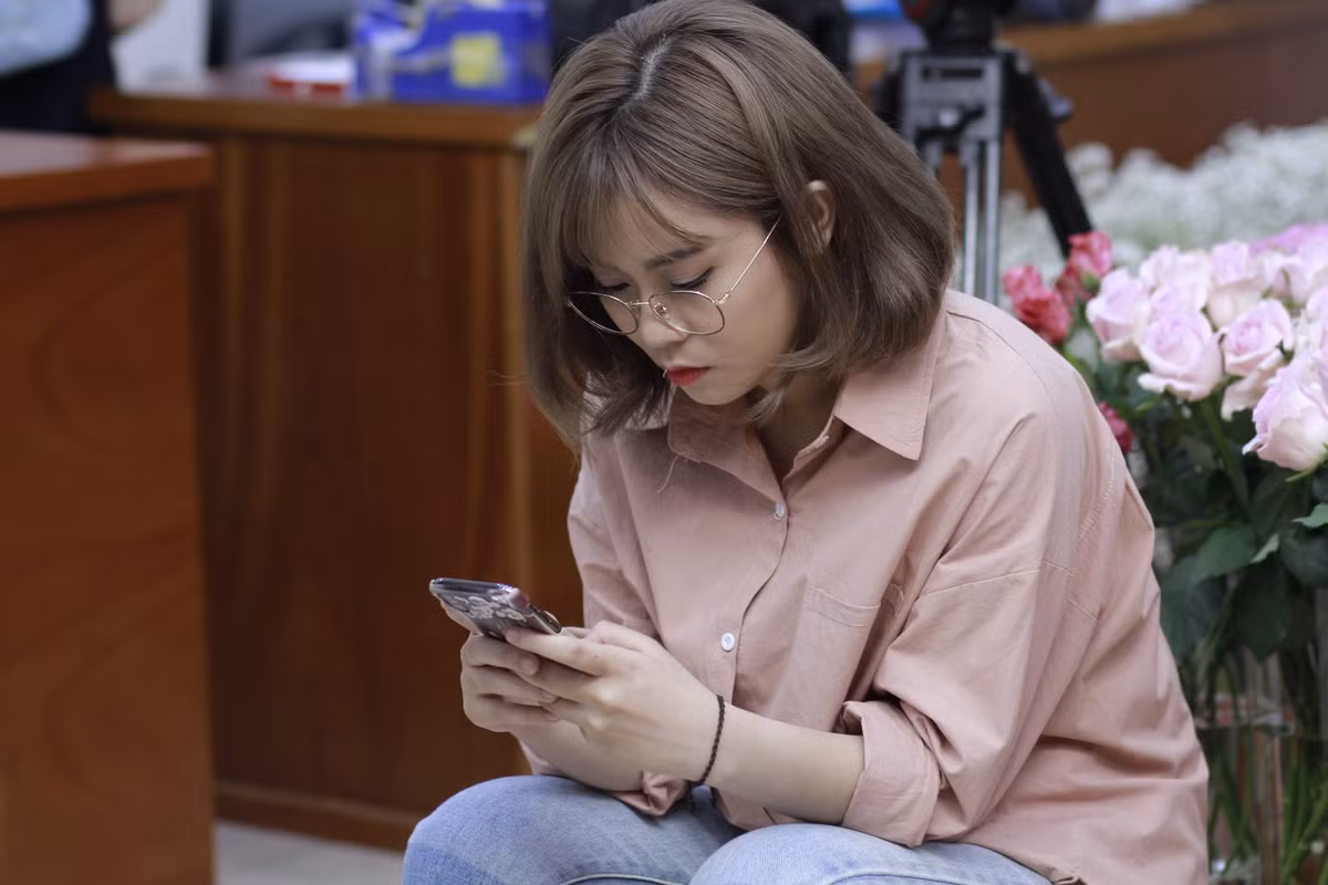 Bắt đầu công việc livestream một cách khá tình cờ khi còn là sinh viên, Misthy đã nhanh nhạy và xác định luôn đây là công việc của mình có thể làm lâu dài trong tương lại và bắt đầu đầu tư và tìm hiểu thật sâu về các tự game phục vụ cho việc bình luận của mình.