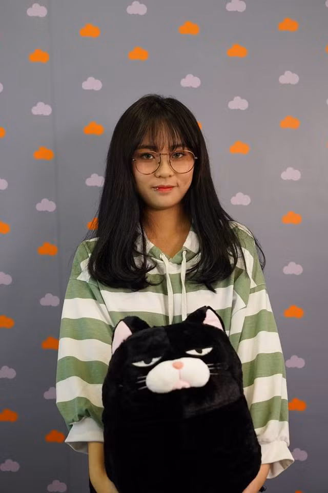 Tính đến thời điểm hiện tại, fanpage của Misthy có hơn 1,7 triệu người theo dõi, kênh Youtube MisThy TV cũng sắp cán mốc 2 triệu người subscribe - một con số đáng mơ ước với bất kì ngôi sao nào.