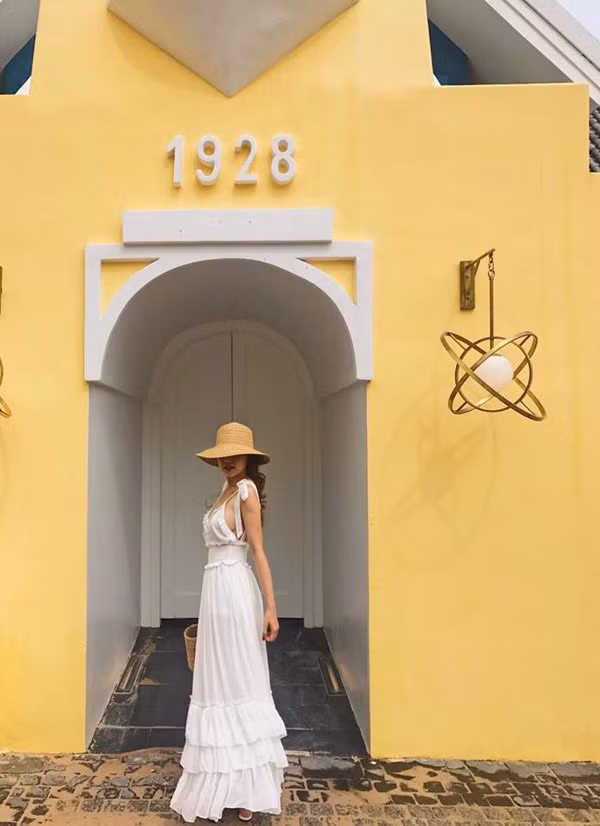 Việc ít lên sóng nên những hình ảnh của cựu BTV VTV xinh đẹp này cũng ít được khán giả cập nhật. Nhưng khi lần mò vào trang cá nhân của Trúc Mai, mọi người sẽ thấy ngỡ ngàng với những bức ảnh đẹp chẳng kém các vedette của cô nàng này.