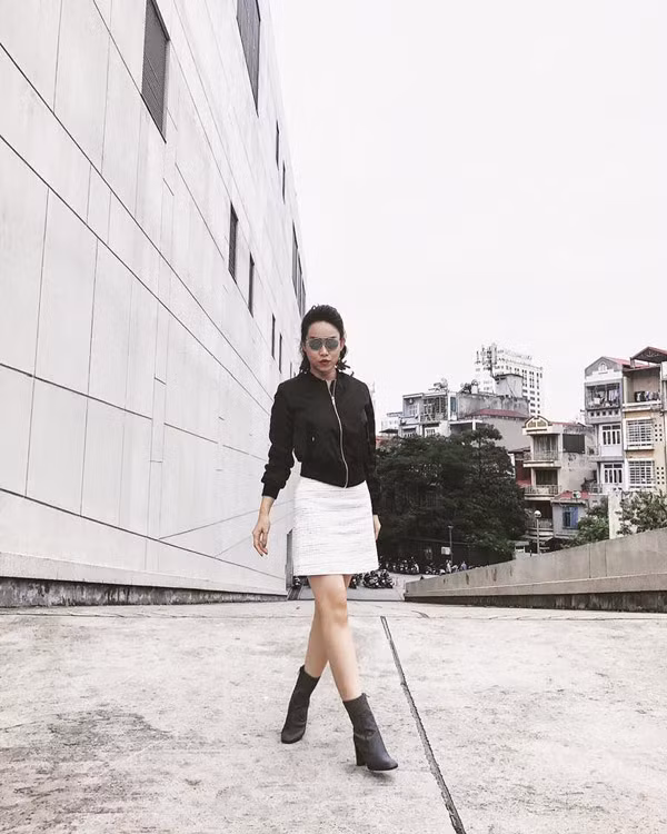 Trước đó mỹ nữ sinh năm 1989 từng gây ấn tượng với khán giả truyền hình bằng gương mặt xinh xắn, giọng nói truyền cảm và cách dẫn dắt tự nhiên trong chương trình chuyển động 24h của VTV.