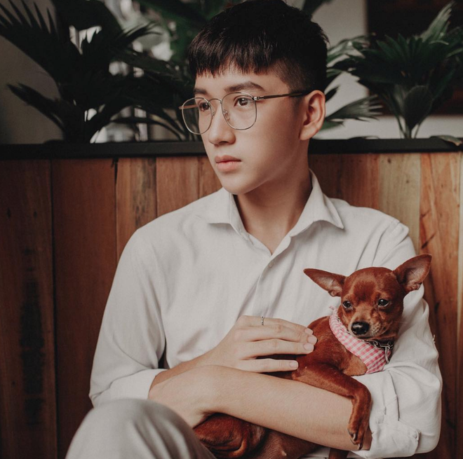 Cùng ngắm nhìn những bức ảnh trong kho ảnh thần thái của nam sinh 10X Nghệ An được dân mạng lùng sục.