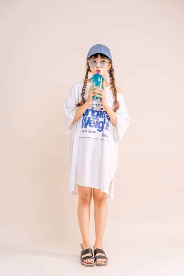 Từ phong thái kẹo ngọt, diêm dúa cho đến khỏe khoắn, cô nàng được mệnh danh "búp bê lookbook" đều thể hiện khá tốt. Ảnh trong bài: FBNV.