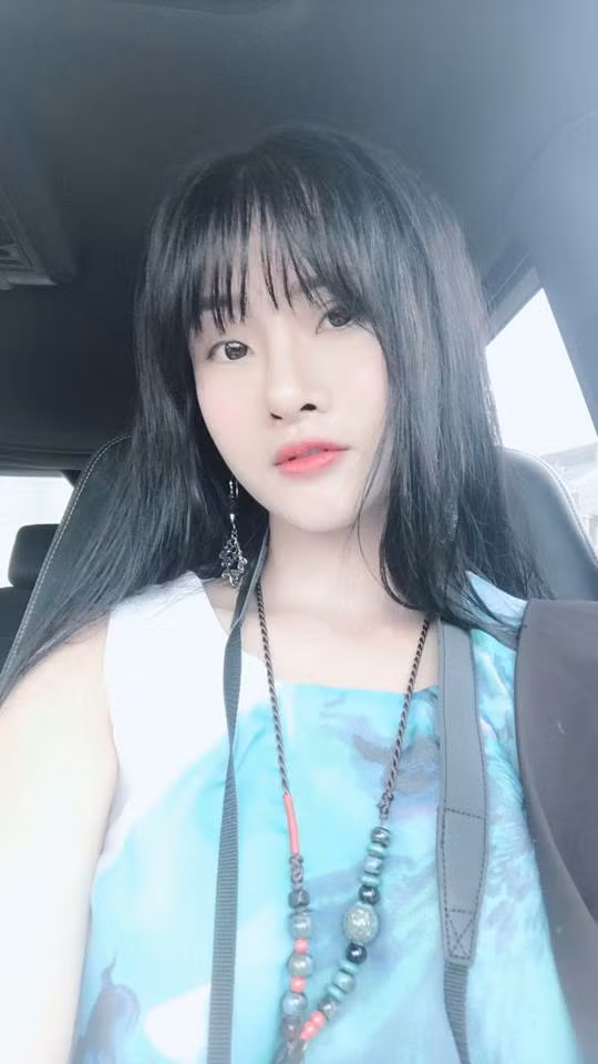 Tuy nhiên, đa phần mọi người đều dành những lời khen hết lời cho Thanh Loan bởi nhan sắc thực của cô khá xinh xắn, khác hẳn với những bức ảnh bị cho là "thất bại của tạo hóa" trước kia của mình.