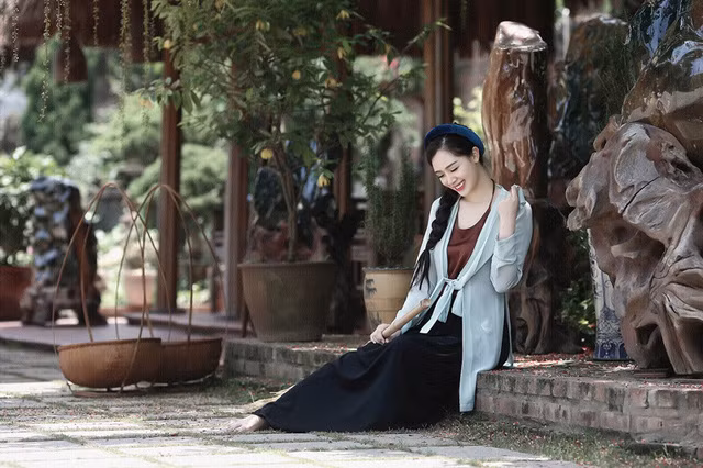 Cùng ngắm nhìn những hình ảnh trong bộ ảnh đánh dấu sự trở lại với nghệ thuật của "bà mẹ một con" Hà Min được dân mạng hết sức chú ý thời gian qua. Ảnh trong bài: Dương Minh.