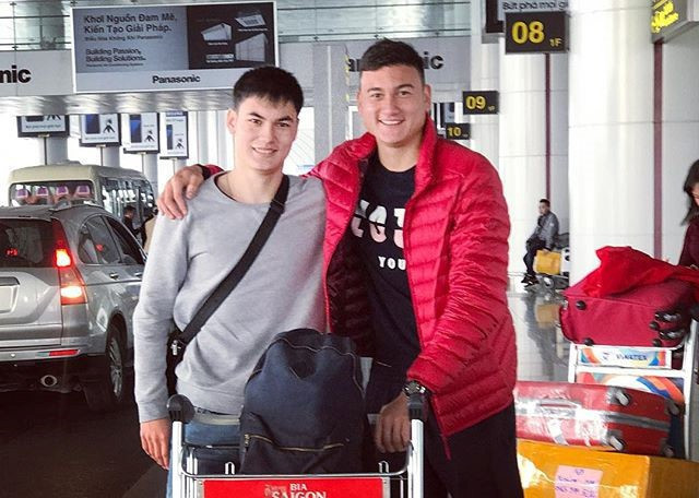 Có thể thấy anh em Văn Lâm - Văn Mạnh rất thân thiết. Hai anh em thường xuyên gọi điện facetime với nhau.