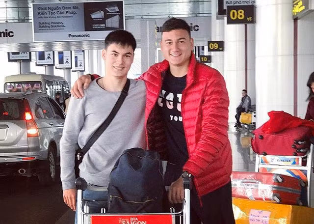 Có thể thấy anh em Văn Lâm - Văn Mạnh rất thân thiết. Hai anh em thường xuyên gọi điện facetime với nhau.