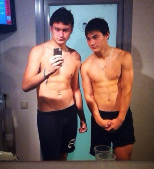 Văn Lâm sinh ra là lớn lên trong một gia đình có bố là người Việt và mẹ là người Nga. Anh chàng có 2 người em là em trai Văn Mạnh và em gái Giang Thanh.