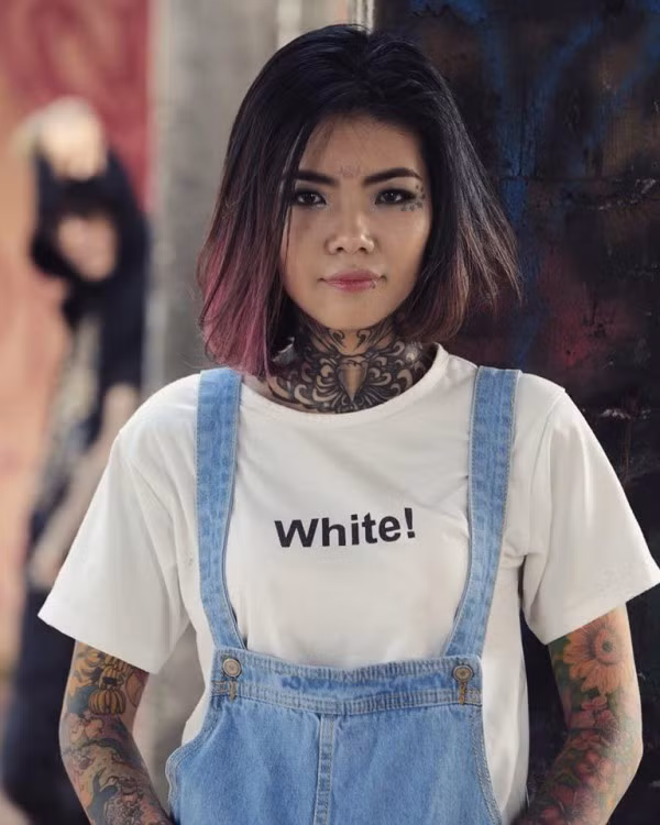 Không chỉ được chú ý bởi những hình xăm trên cơ thể Huỳnh Mai còn được nhiều người đánh giá cao bởi gương mặt xinh đẹp, cá tính và một thân hình săn chắc tuyệt vời.