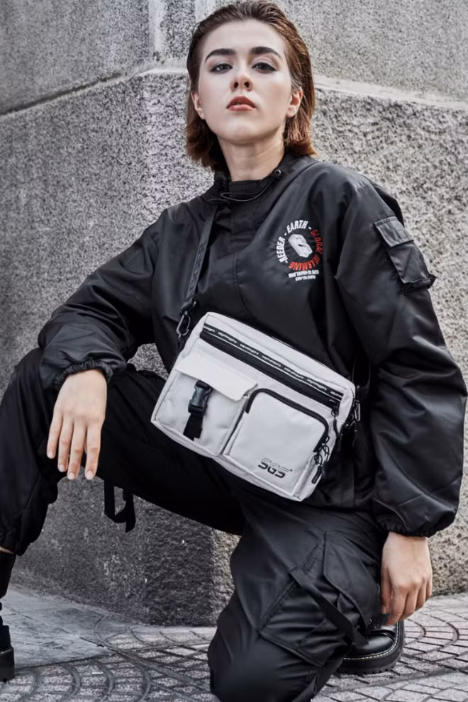 Ít người biết, Jessica là thành viên trong hội con lai hot nhất Sài Thành cùng với những gương mặt đình đám MXH như Bảo Nhi, cô nàng con lai Việt - Pháp hay Sandra Danuta - mẫu ảnh lai Việt - Ba Lan.