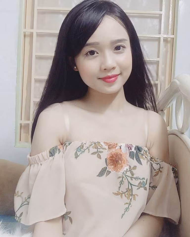 Đặc biệt, dù có chăm sóc ra sao nhưng tinh thần luôn thoải mái thì sẽ có công hiệu hơn cả. Chính vì vậy, Ái Vi thường tranh thủ đi du lịch lúc rảnh rỗi.