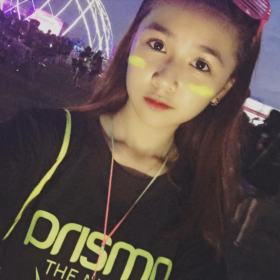 Sở hữu vẻ đáng yêu bằng làn da trắng và khuôn mặt bầu bĩnh, Ngọc Hân khiến người khác phải chú ý đến mình mỗi khi cô nàng xuất hiện.