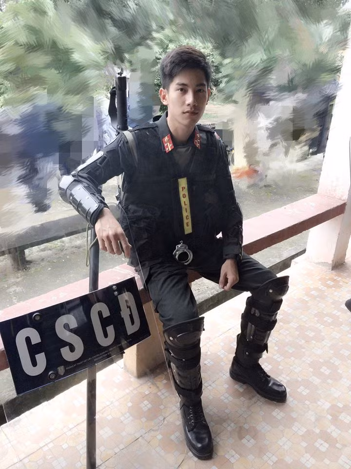 Hiện tại. Xuân Thức nói rằng anh vẫn sẽ tiếp tục với công việc bảo vệ bình yên cho người dân và cố gắng rèn luyện bản thân tốt hơn để phục vụ màu áo lính. Ảnh sử dụng trong bài: NVCC.