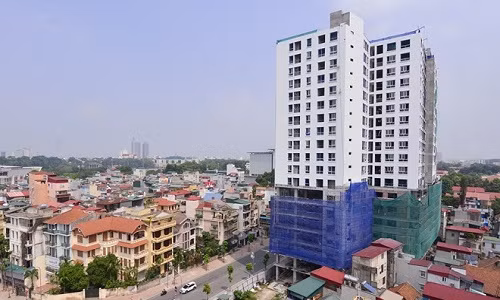 Chu dau tu 8B Le Truc doi UBND Ha Noi boi thuong