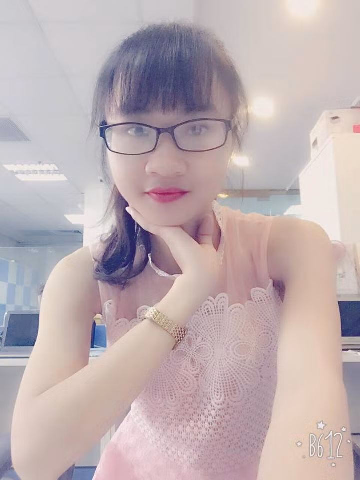 Nu sinh Cong nghiep khoe bua an ngon chua toi 25.000 dong