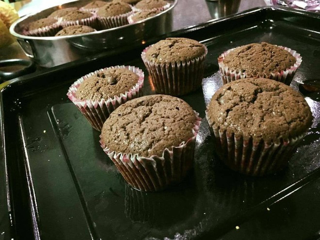 Tuy nhiên, chuyện chẳng bao giờ đẹp như mơ khi một ngày đẹp trời Thuy Ngoc Nguyen phát hiện mình bị cắm sừng và lý do mà chàng người yêu đưa ra đó là vì cô quá chăm chỉ nấu cơm tại nhà mà chẳng chịu ra hàng ăn sang chảnh.