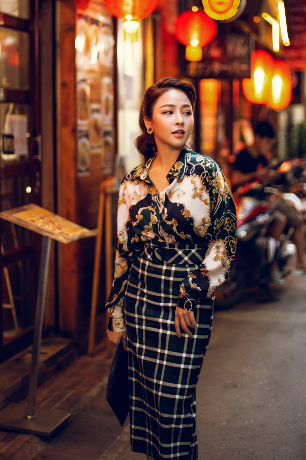 Trâm Anh cho biết, mỗi khi kiếm được một khoản tiền, cô lại tiết kiệm để dành tặng cho bản thân những món đồ giá trị hoặc mua quà cho các thành viên trong gia đình.